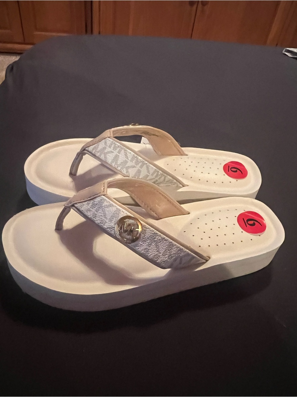 Michael Kors cream & tan, women’s 6 sandals, darling MK emblems. New with tags. - Picture 3 of 11